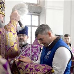 Три пономаря собора удостоились права ношения стихарей